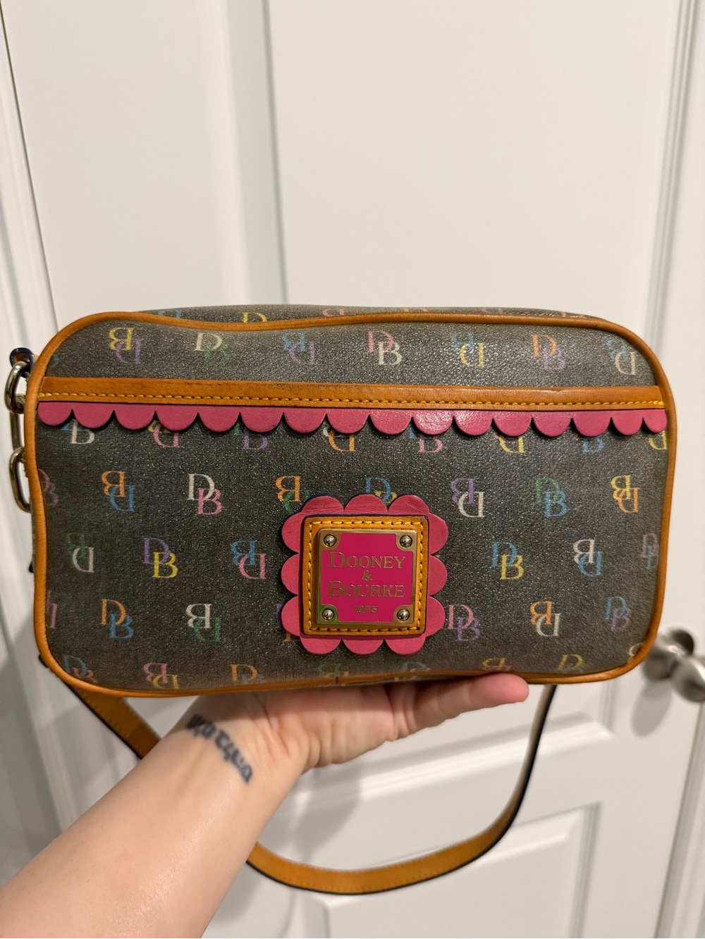 Vintage Dooney & Bourke Multicolor Signature Crossbody – Splash Trim